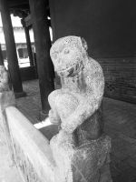 圖為關(guān)帝廟的石猴。本報(bào)記者攝